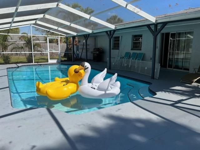 Pool House Near * West Melbourne